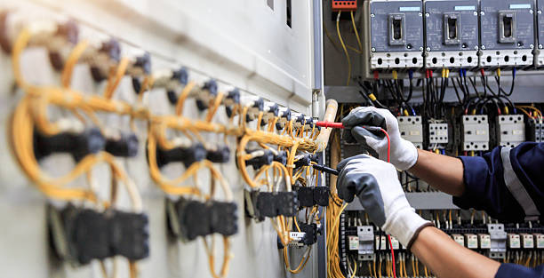 Professional Electrician technician working in Halesite, NY